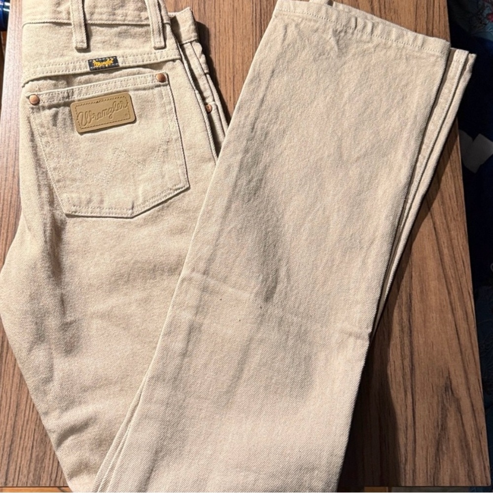 Vintage women’s wranglers 🩷